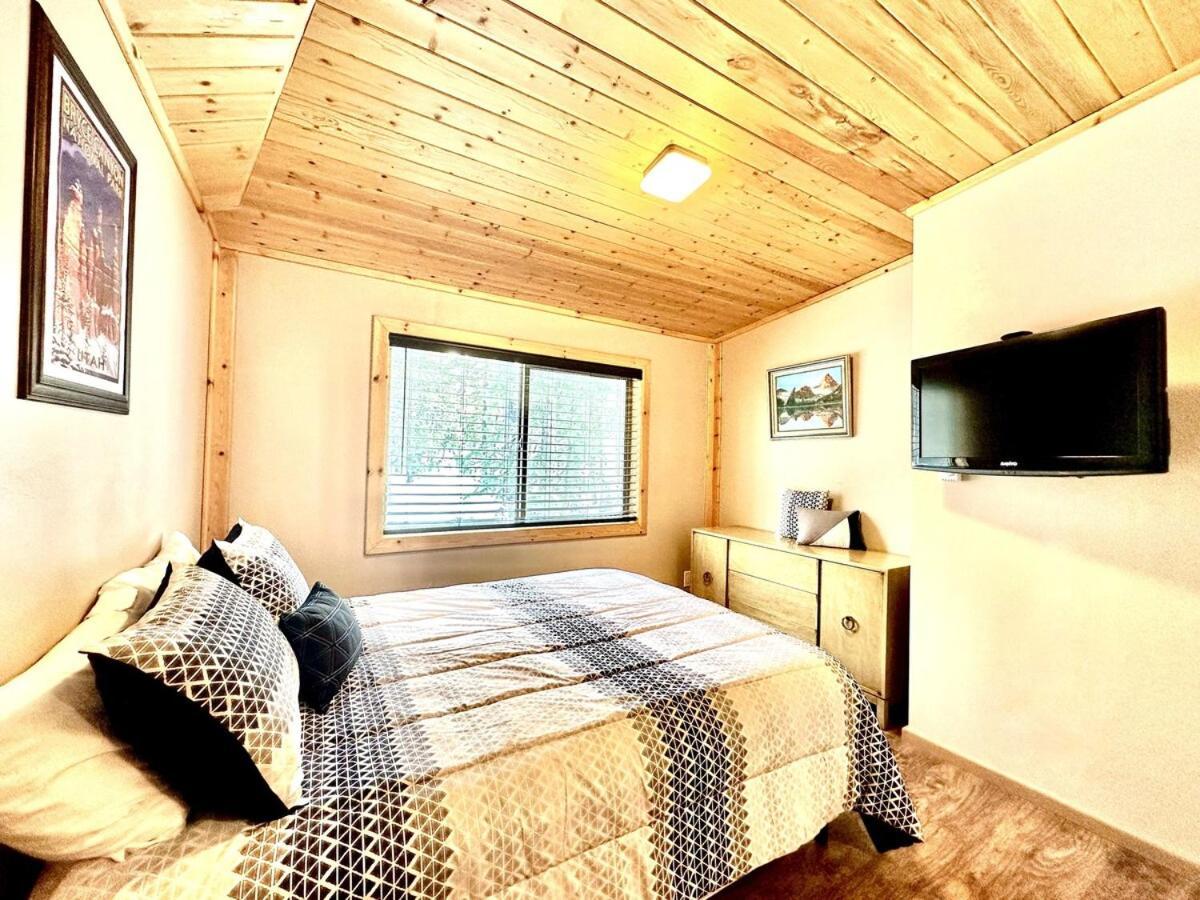 Lovely Log Cabin With Fire Pit! Duck Creek Village Eksteriør billede